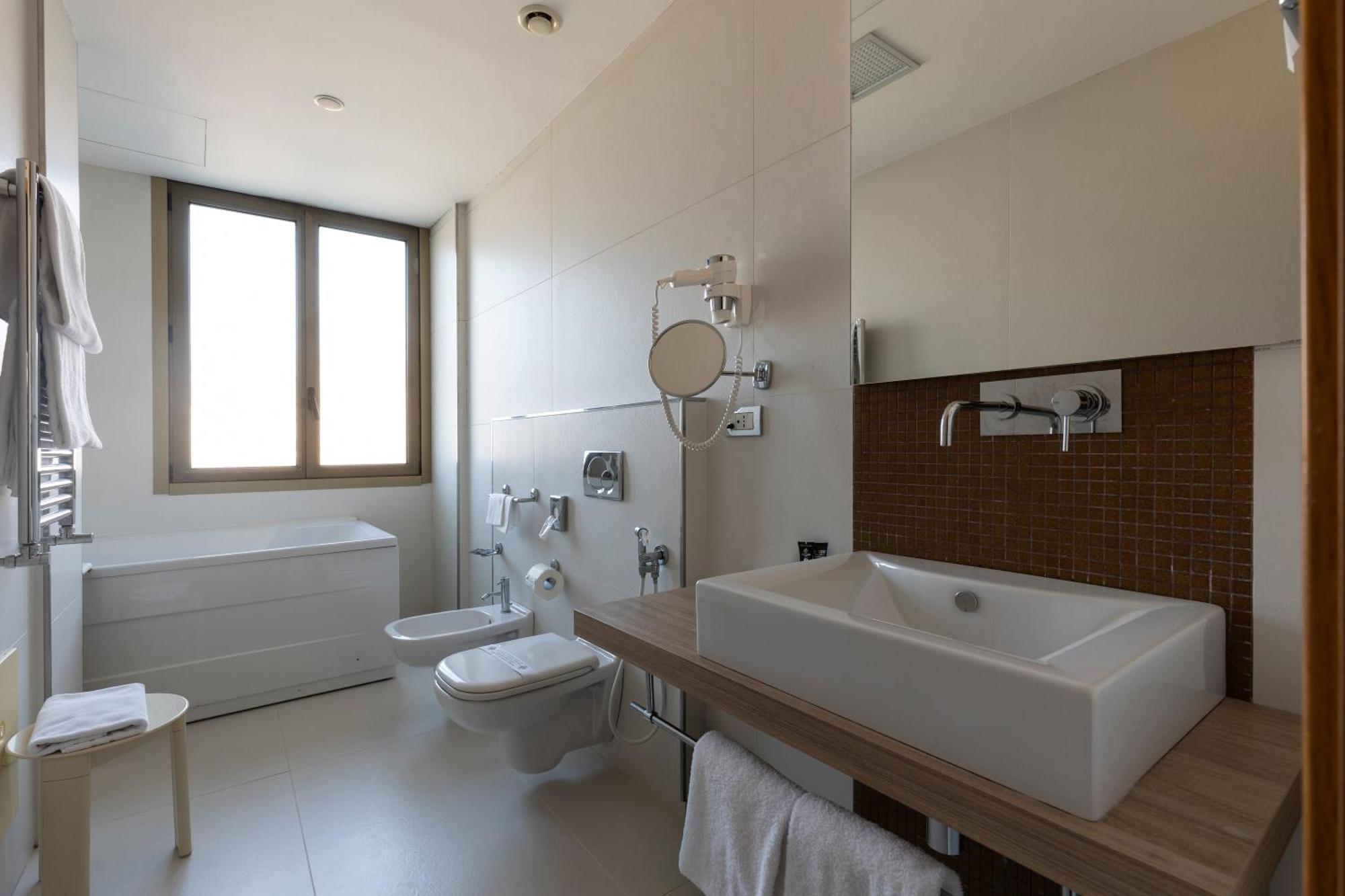 Hotel Royal กาแซร์ตา ภายนอก รูปภาพ