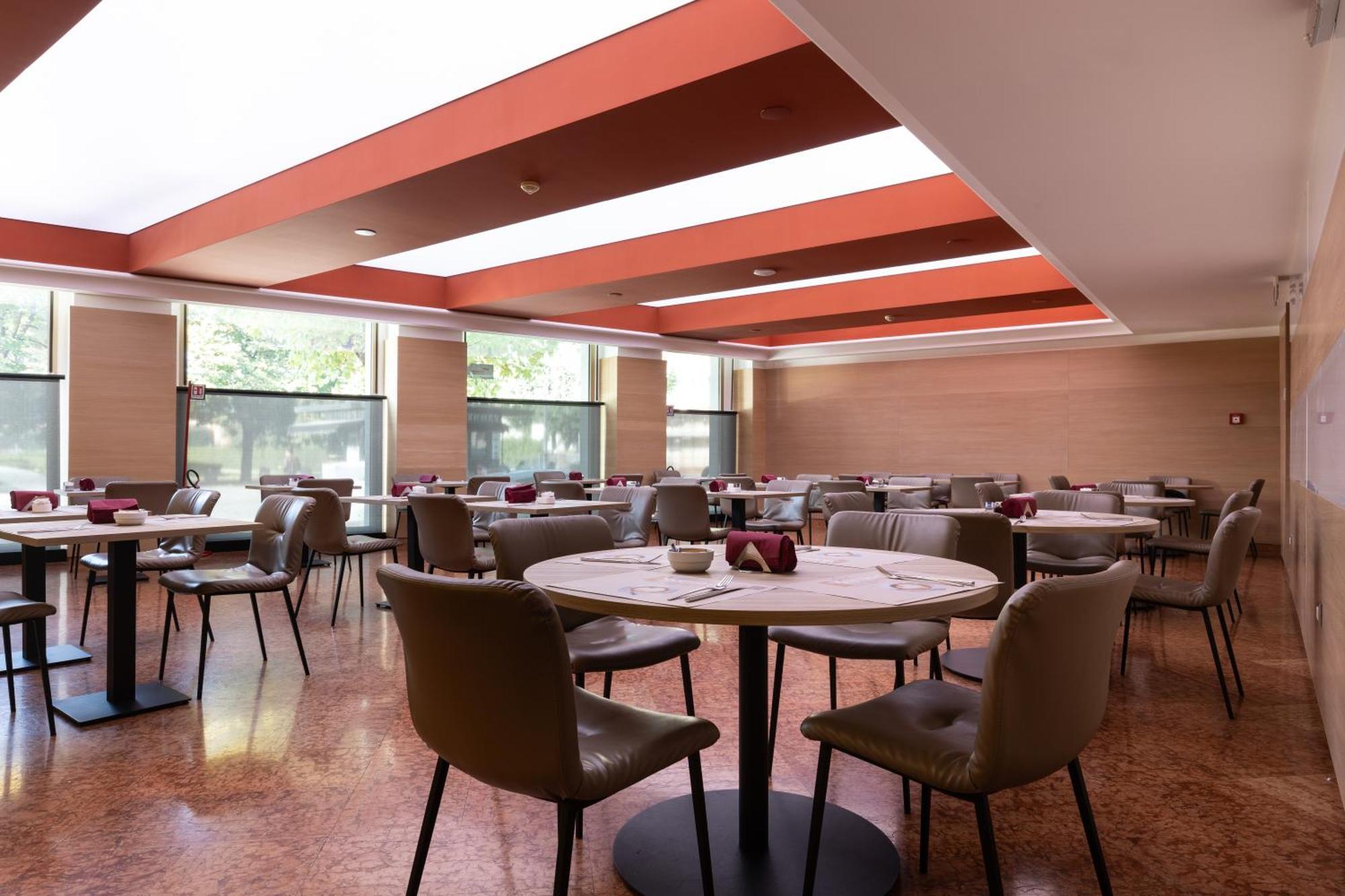 Hotel Royal กาแซร์ตา ภายนอก รูปภาพ