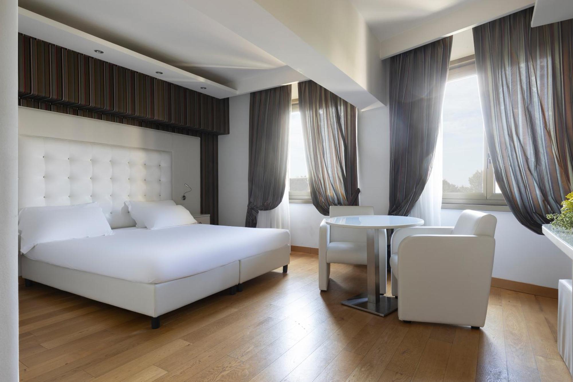Hotel Royal กาแซร์ตา ภายนอก รูปภาพ