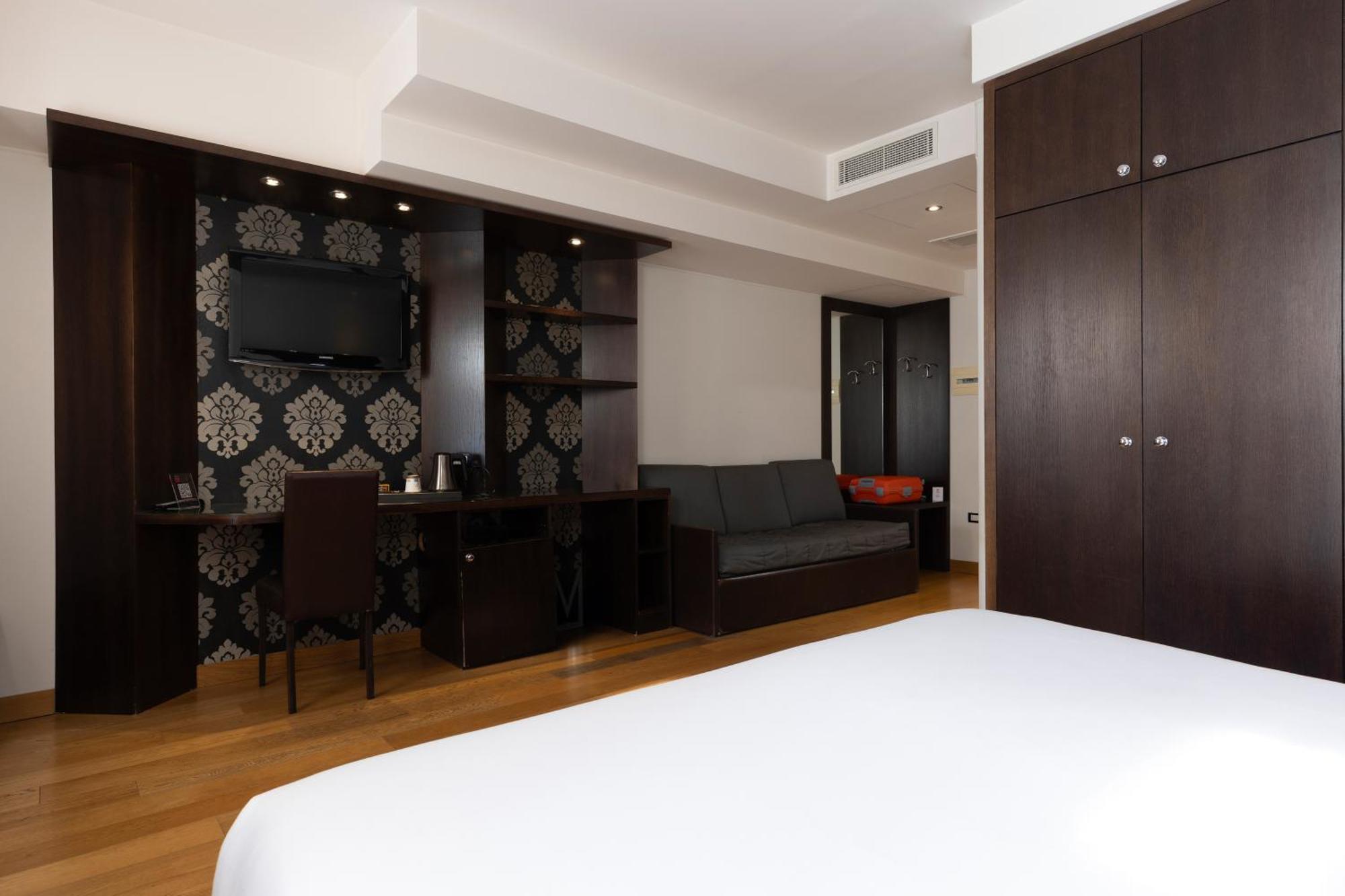 Hotel Royal กาแซร์ตา ภายนอก รูปภาพ