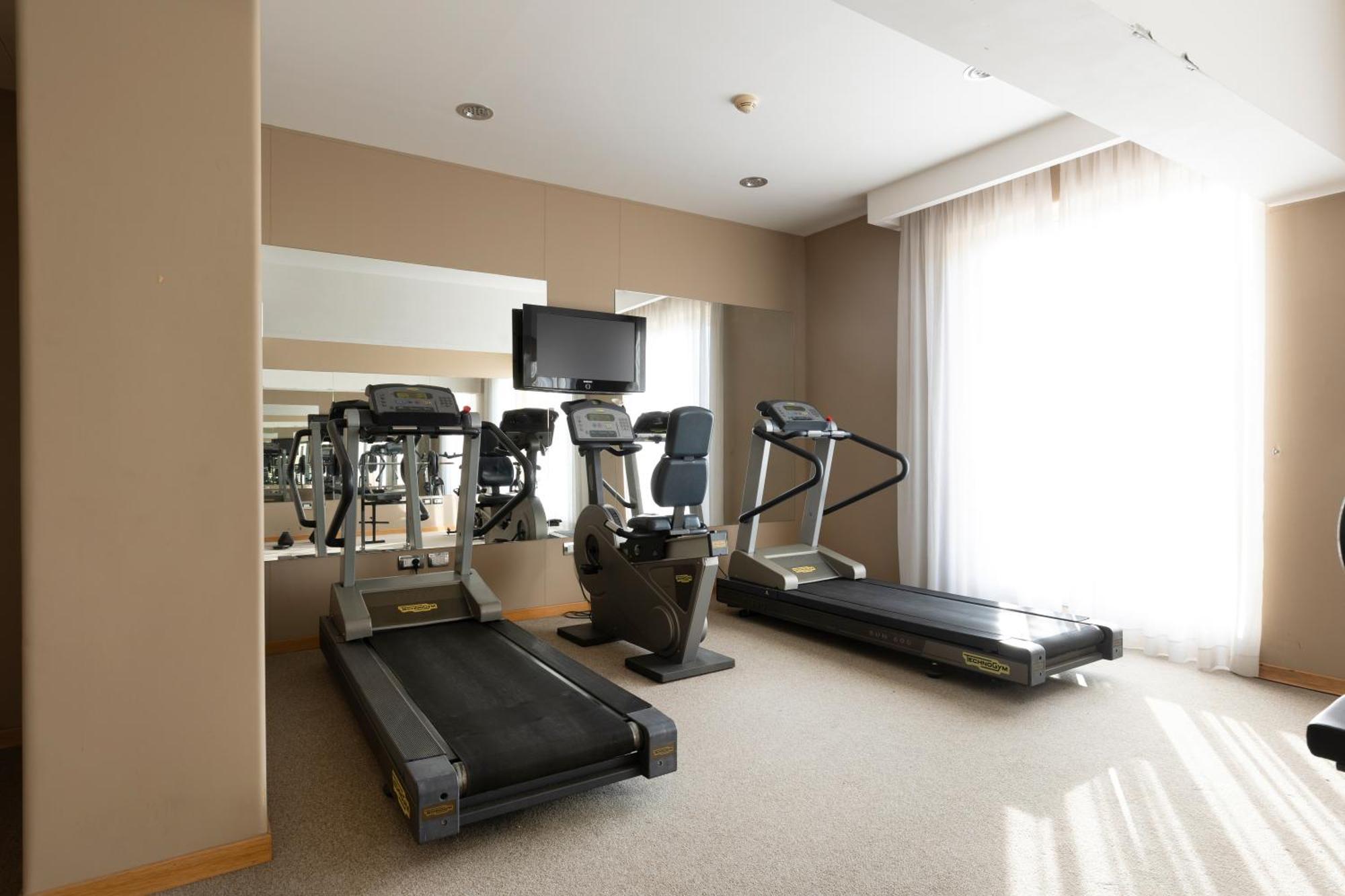 Hotel Royal กาแซร์ตา ภายนอก รูปภาพ