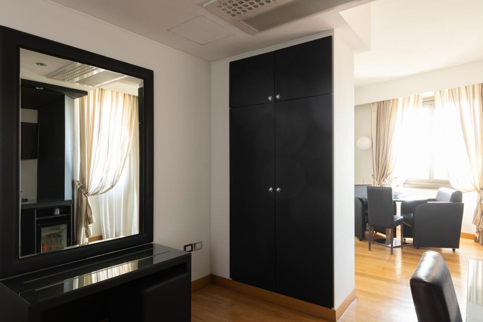 Hotel Royal กาแซร์ตา ภายนอก รูปภาพ