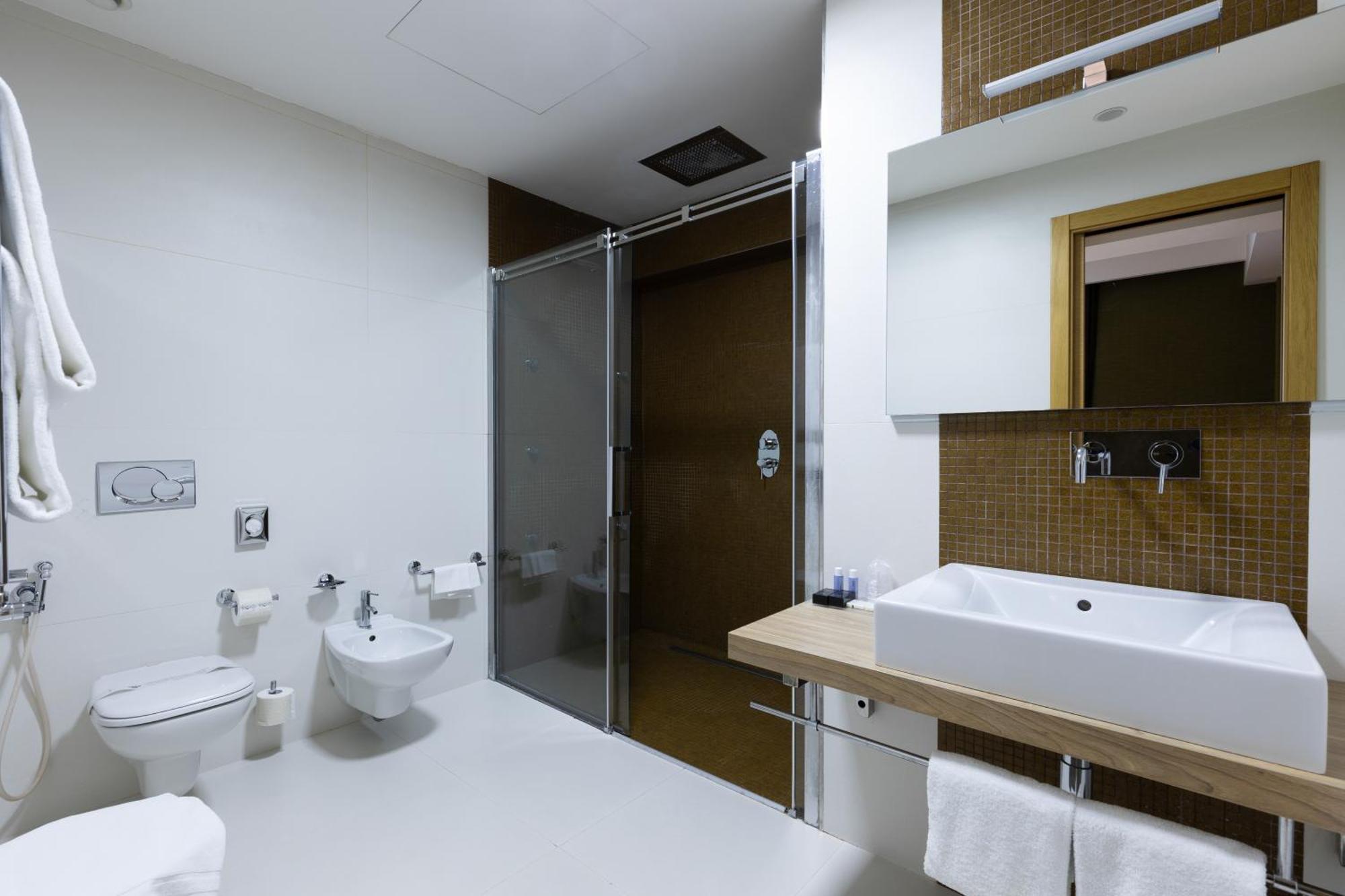 Hotel Royal กาแซร์ตา ภายนอก รูปภาพ